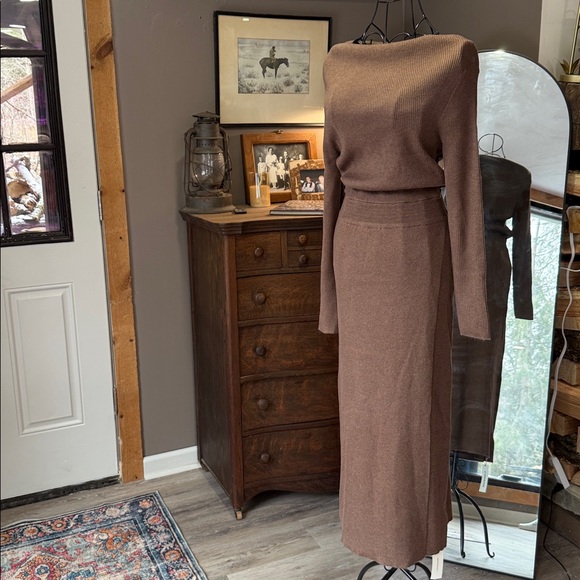 Commense Brown Off-Shoulder Sweater - Picture 7 of 7